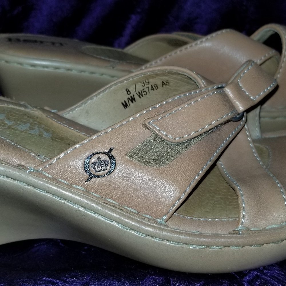 Born Wedge Size 8 Sandal - New without Box